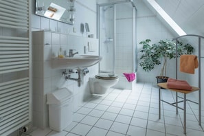 Bad Zimmer 14