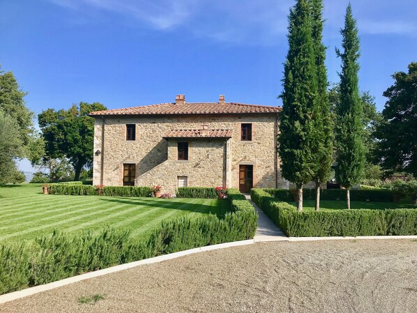 BelSentiero from the front