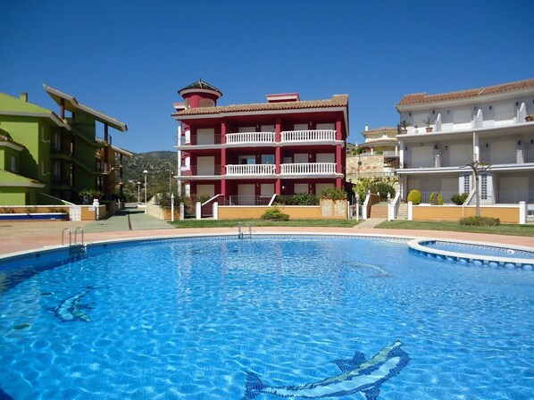 Swimming pool
