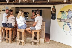 Bar vid poolen