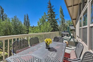 Furnished Deck | Single-Story Townhome