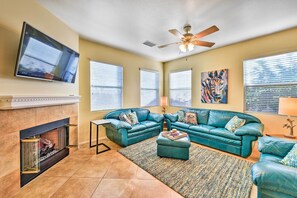 Living Room | Gas Fireplace