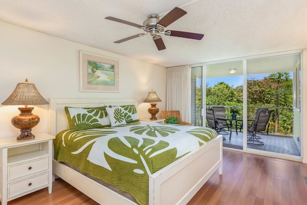 King Bed with Tropical Decor