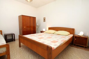 Schlafzimmer 1