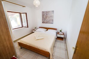 Schlafzimmer 1