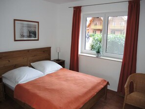 Schlafzimmer mit Doppelbett