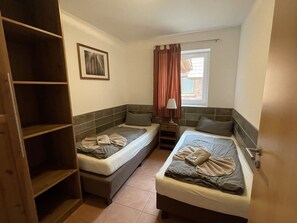 Zimmer mit 2 einzeln stehenden Betten
