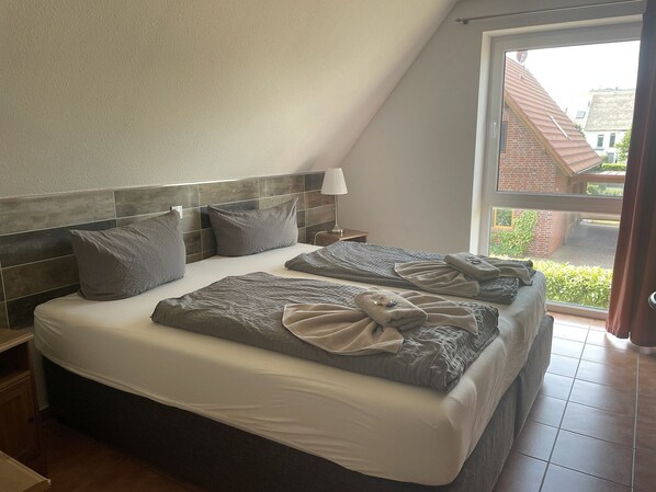 Schlafzimmer 1
