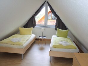 Spitzboden, Schlafzimmer 4 mit 2 Betten