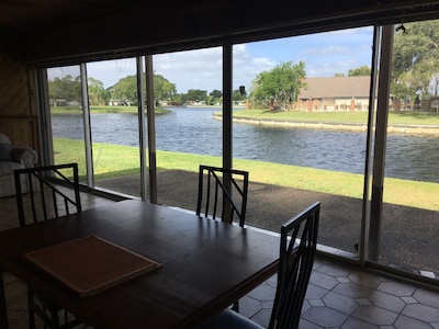  Florida Home at the Lake, Comfortable & Spacious House  *UPDATED & RENOVATED*
