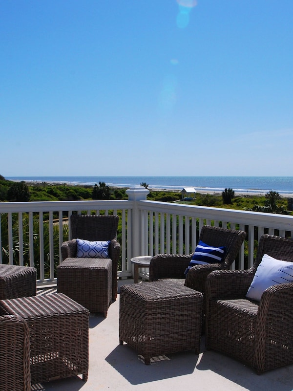 Second Floor Deck - Ocean Front Sitting Area