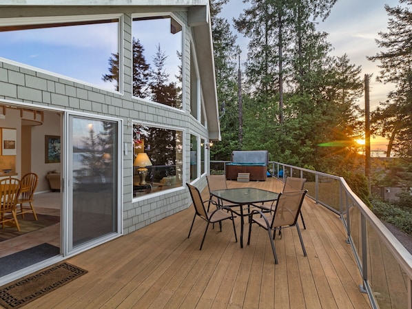 Relax and enjoy the views from the deck. 
(Quiet time is from 9pm to 9am due to the house being located in a quiet neighborhood.)