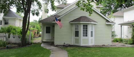 Front Yard (not fenced in)