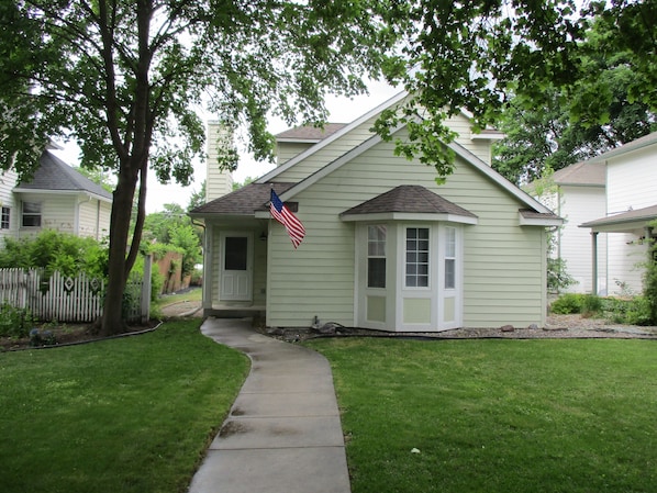 Front Yard (not fenced in)
