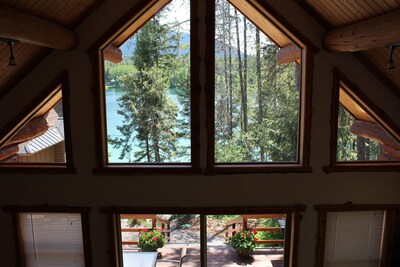 West Glacier Log Cabin, Sleeps 4, with Lake Views