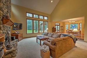Long-view windows stretch the length of the living area, giving way to views!