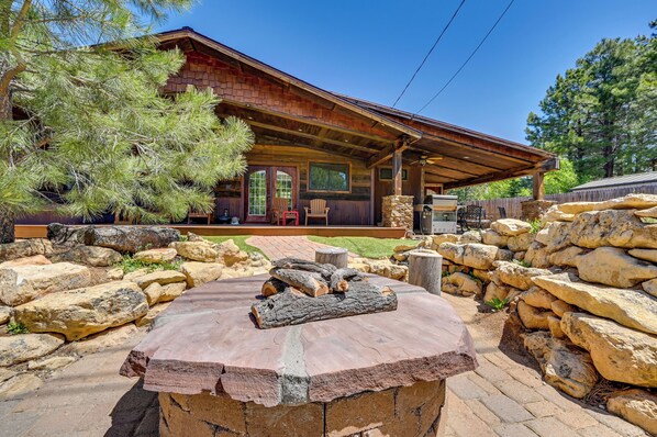 Flagstaff Vacation Rental | 2BR | 2BA | 1,300 Sq Ft | 1 Step to Enter