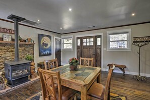 Dining Table | Dishware Provided