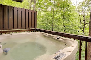 Private Hot Tub | Landscape View