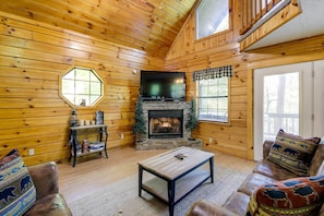 Great Room | Cable TV | Gas Fireplace