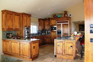 Kitchen with Viking cooking top and Counter Seating for 3