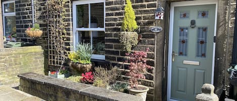 Maple Leaf Cottage is the perfect place to relax during  your stay in Haworth.