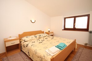 Schlafzimmer 1