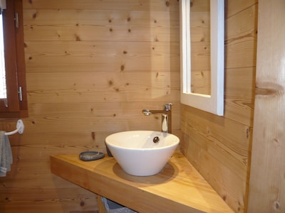 Beautiful apartment in chalet 2km500 la Clusaz, garden jacuzzi