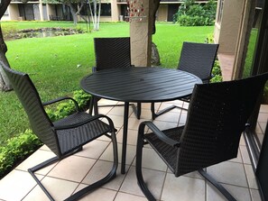 Lanai - Lanai Table and Chairs