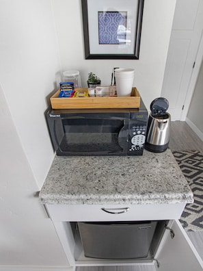 Cannery Inn Suites provides a mini fridge, microwave and water boiler. 

Welcome snacks are provided at check in.