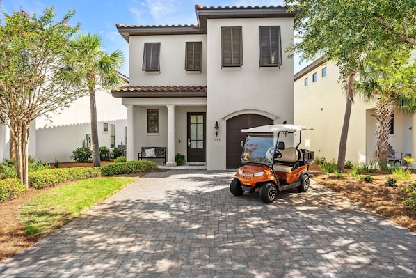 Beautiful Villa Lago Home with Golf Cart