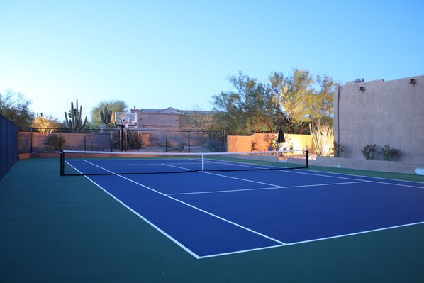 Private Tennis and Basketball Court - Enjoy tennis or basketball? This private court was recently built and it's all yours!