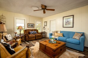 Cozy living room with plenty of seating!