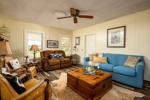 Cozy living room with plenty of seating!