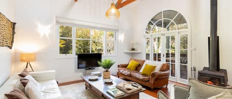 High vaulted ceilings give the living area lots of character