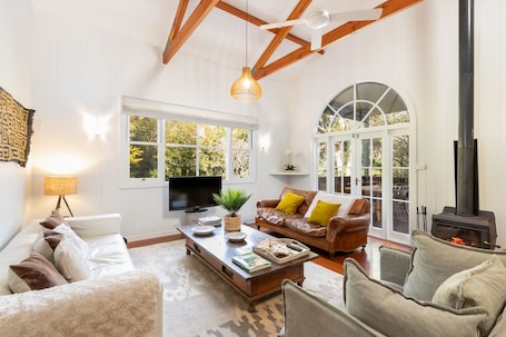 High vaulted ceilings give the living area lots of character