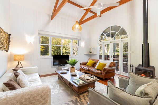 High vaulted ceilings give the living area lots of character