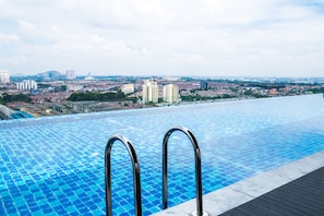 Infinity pool