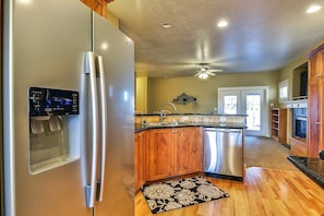 Full Kitchen with place-settings for 12