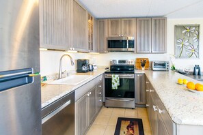 Fully equipped kitchen with new full size appliances