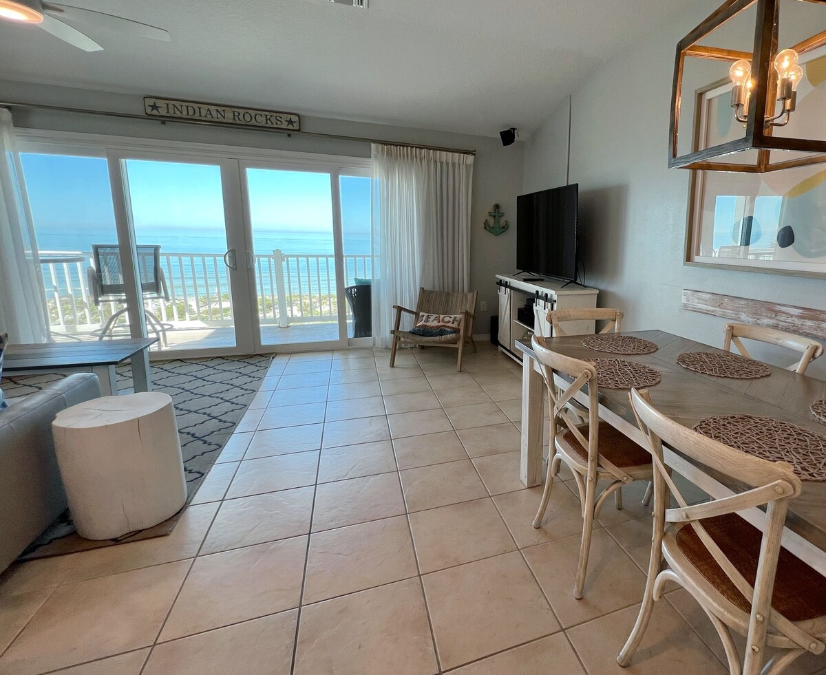 Top Floor- 5 Star – Indian Rocks Beachfront Fan Favorite!!