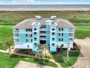 Front row- Beach front - Quick beach access -
~ Pointe West Vacation ~