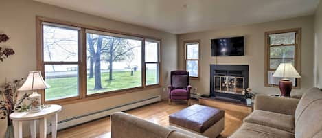 Neenah Vacation Rental | 2BR | 1BA | 884 Sq Ft | Step-Free Access via Ramp