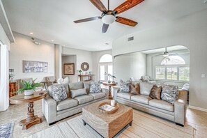 Den | Smart TV | Free WiFi