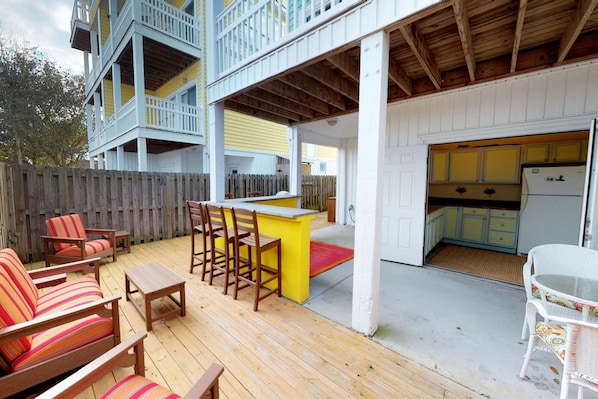 Wow, private outdoor bar, lounge area and gas grill on the ground floor.  Carolina Beachside has it all!