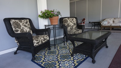 Pet-Friendly Suites with a small fee, short walk to Beaufort Waterfront