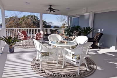 Pet-Friendly Suites with a small fee, short walk to Beaufort Waterfront