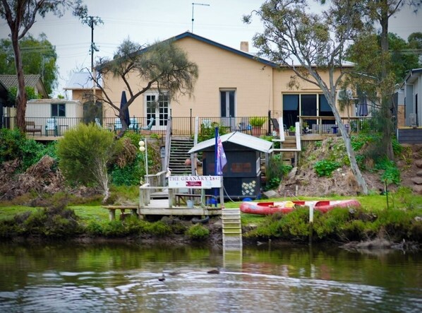 Waterfront property, views of Onkparinga national park. Waterbirds abound here!