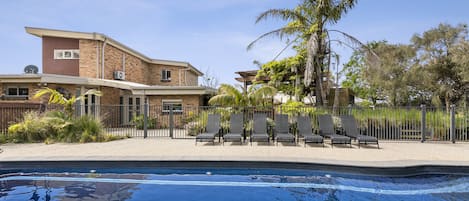 amazing 12m private heated pool - note gas option heating an extra fee