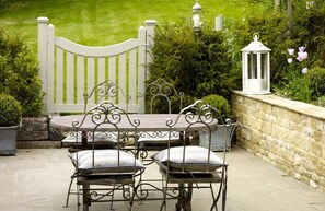 Dine al fresco in the courtyard garden